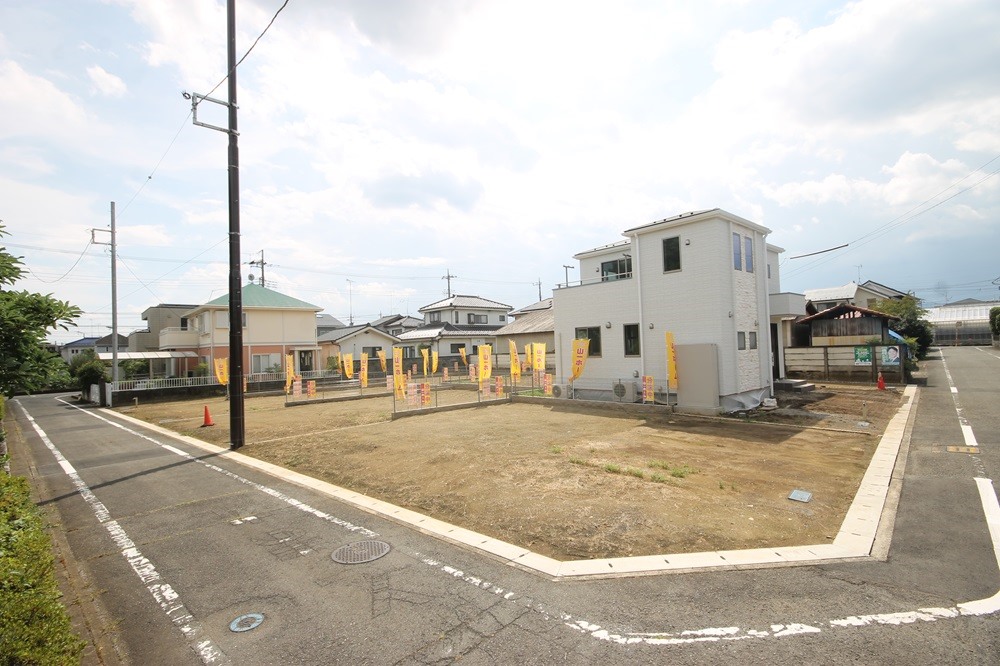 緑豊かで閑静な住宅街に３７坪超の敷地を用意。建築条件付き売地の良さを最大限に活かすことができますね。