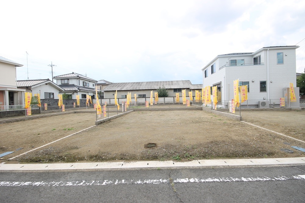 緑豊かで閑静な住宅街に３７坪超の敷地を用意。建築条件付き売地の良さを最大限に活かすことができますね。