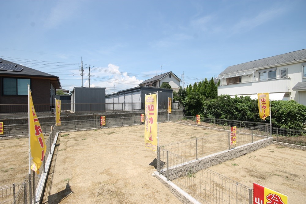 緑豊かで閑静な住宅街に４４坪超の敷地を用意。建築条件付き売地の良さを最大限に活かすことができます。