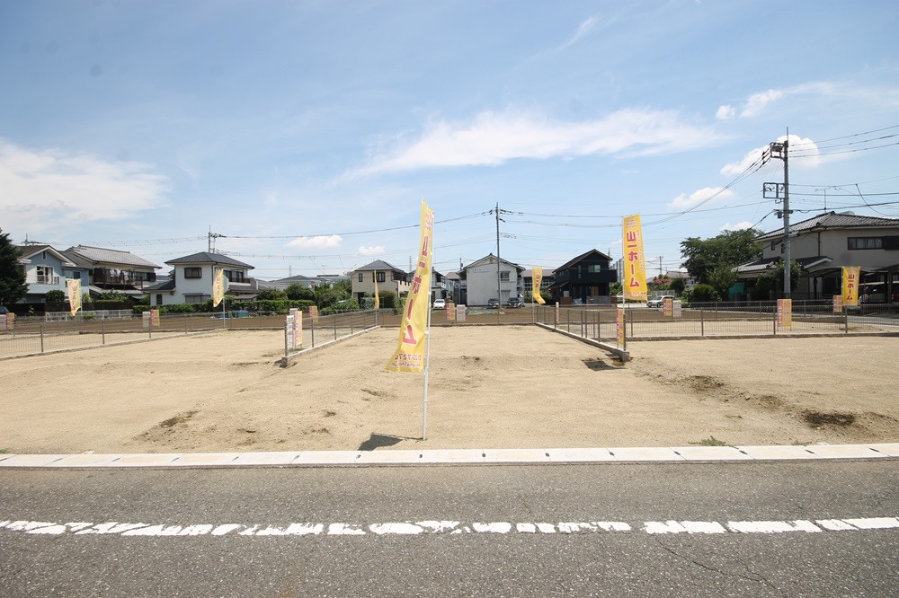 緑豊かで閑静な住宅街に３５坪超の整形地を用意。建築条件付き売地の良さを最大限に活かすことができます。