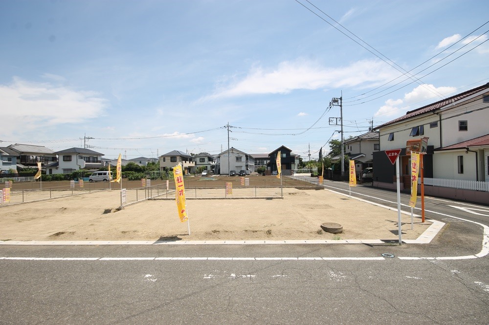 緑豊かで閑静な住宅街に３３坪超の角地を用意。建築条件付き売地の良さを最大限に活かすことができます。