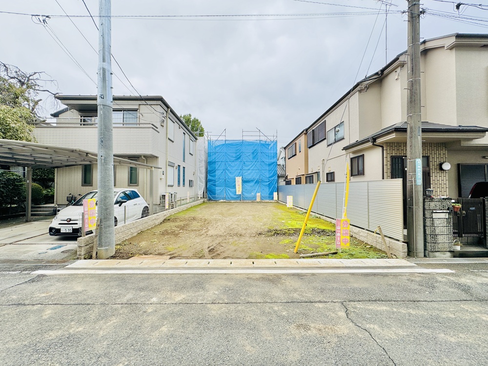 緑豊かで閑静な住宅街に３５坪超の敷地をご用意。建築条件付き売地の良さを最大限に活かすことができます。