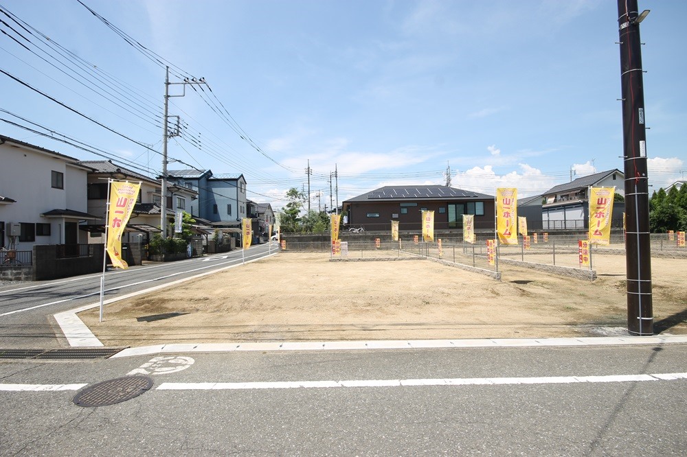 緑豊かで閑静な住宅街に３７坪超の整形地を用意。建築条件付き売地の良さを最大限に活かすことができます。