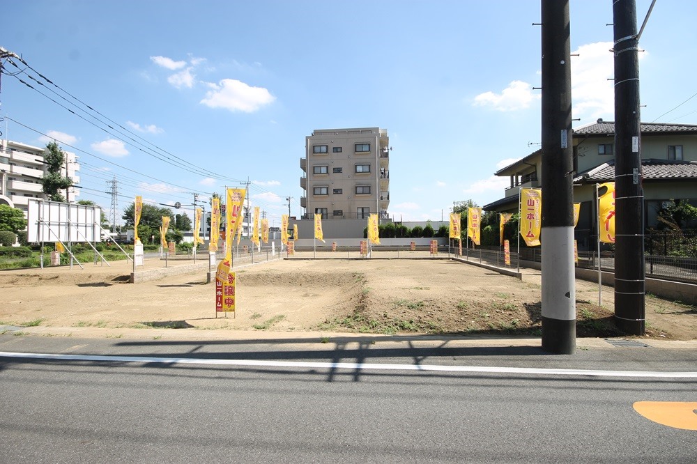 閑静で緑豊かな住宅地に４０坪以上の広々とした敷地の邸宅です。